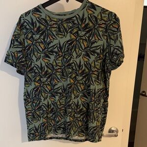Goodfellow & Co Green Leaf Pattern Crewneck Tee